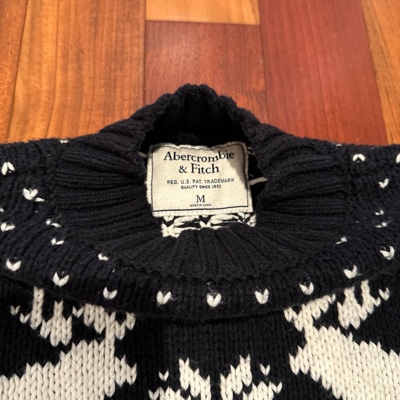 Abercrombie & Fitch Fair Isle Style Sweater Medium Moose Snowflakes - Picture 3 of 4
